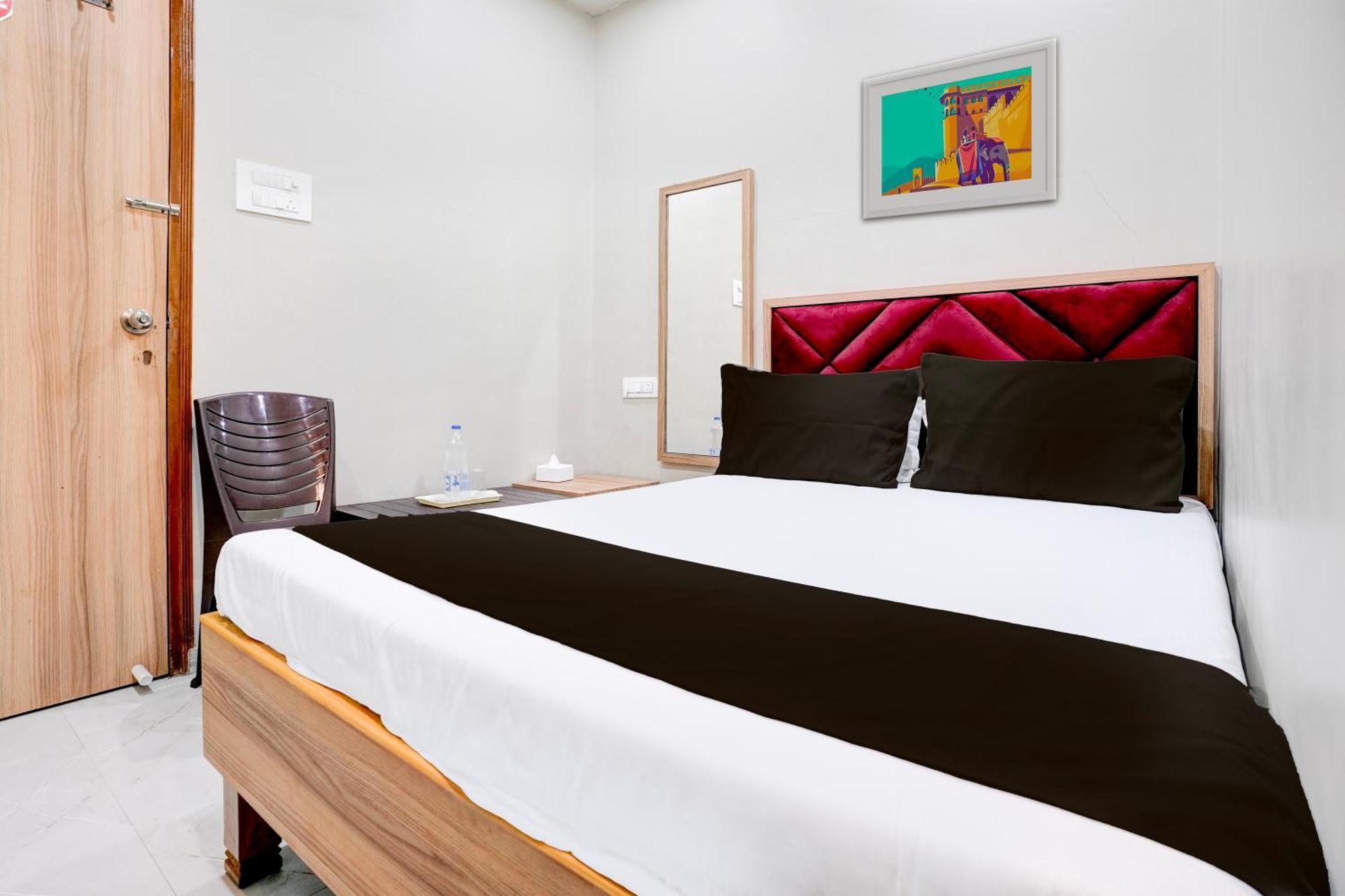 Super Hotel O Divine Fine Dine Lodging And Boarding Kalyān Exteriör bild