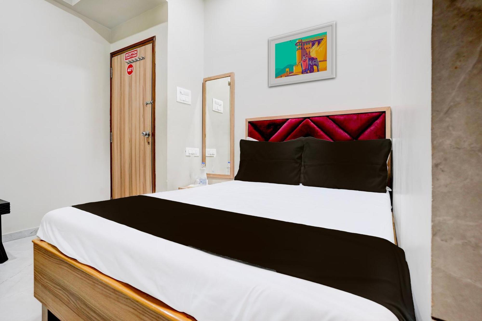 Super Hotel O Divine Fine Dine Lodging And Boarding Kalyān Exteriör bild