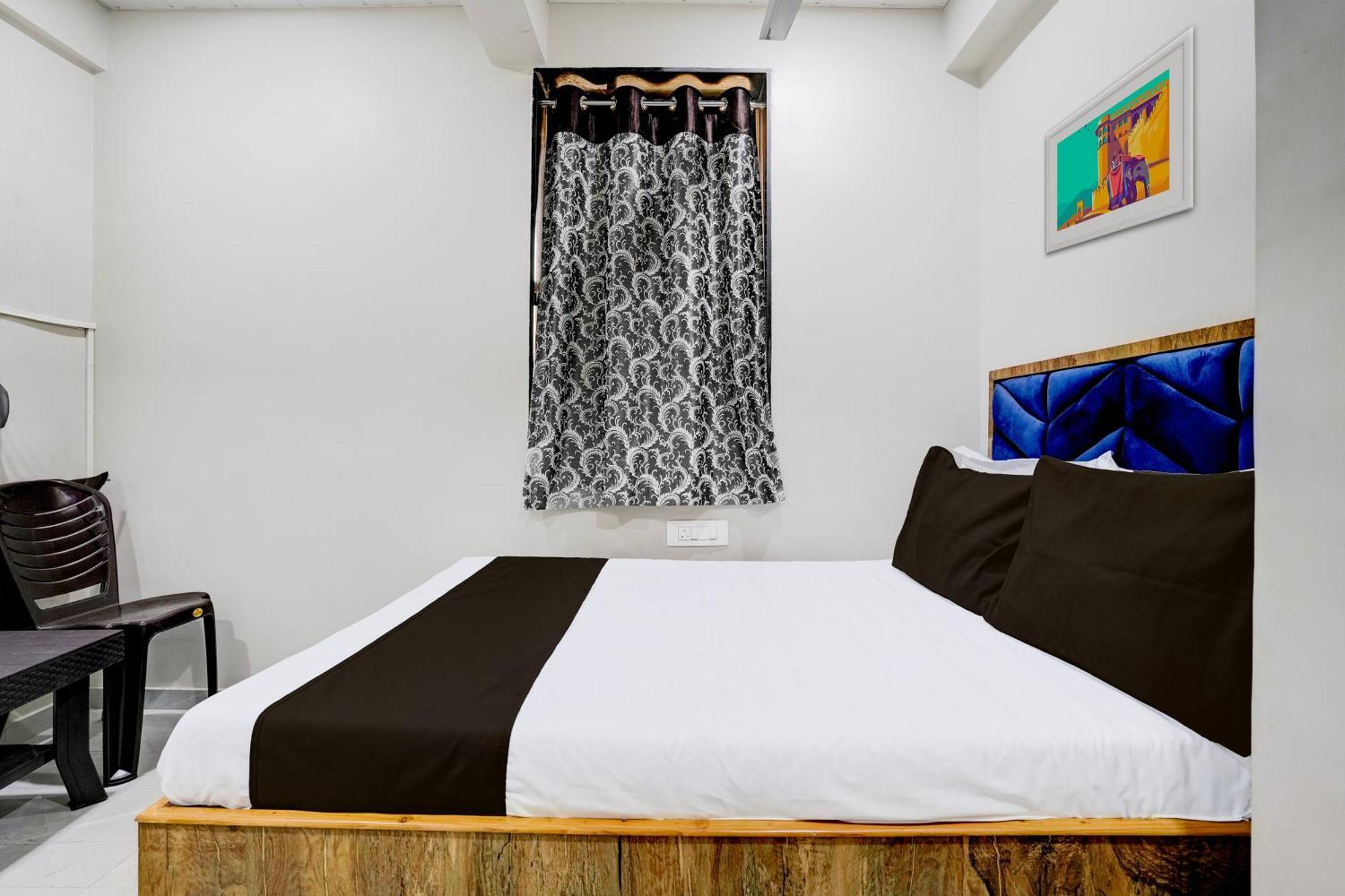 Super Hotel O Divine Fine Dine Lodging And Boarding Kalyān Exteriör bild